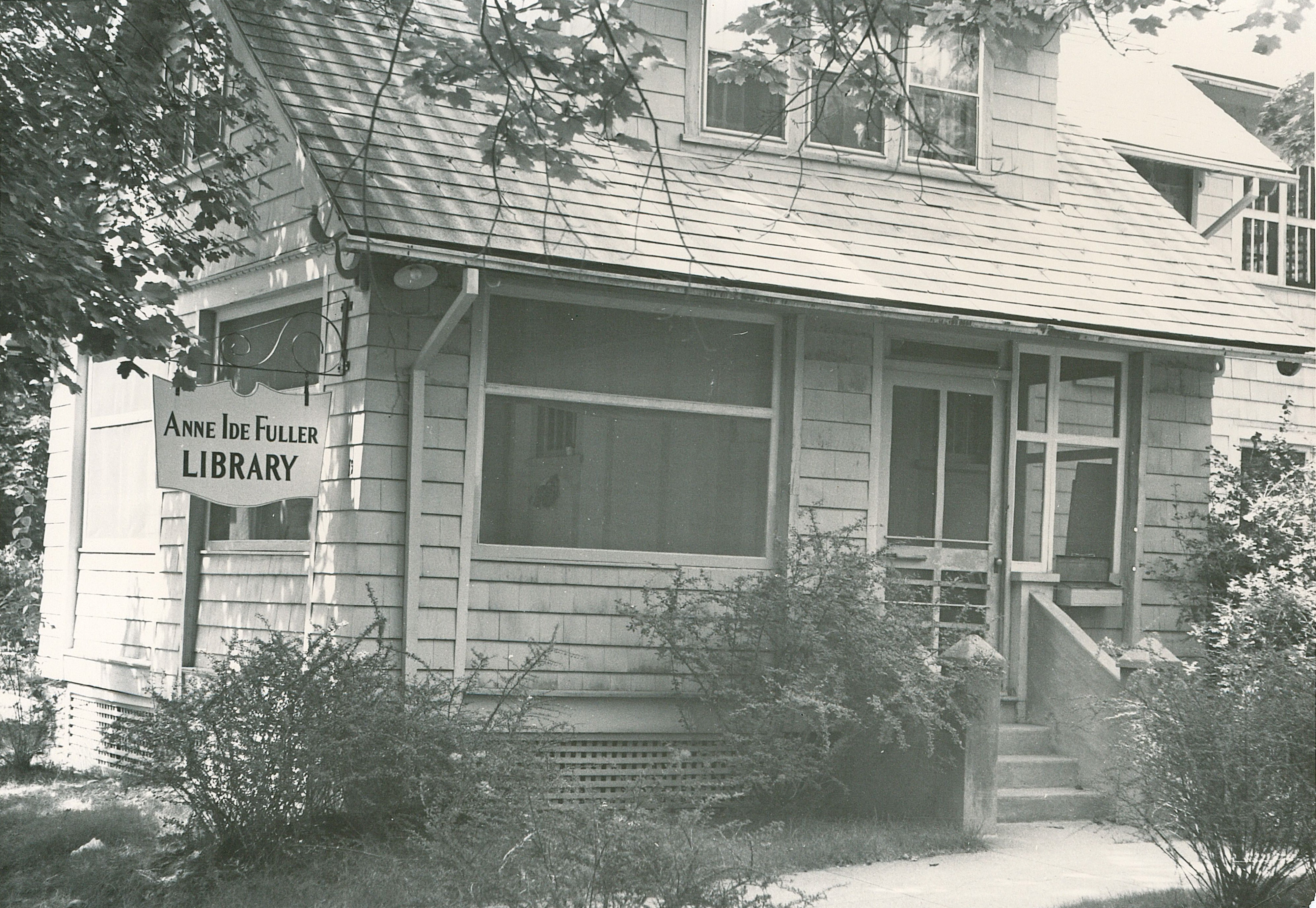 Black and White Image of original fuller library on hawthorne
